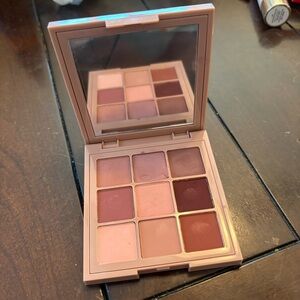 Huda Beauty Cool Matte Obsessions Eyeshadow Palette